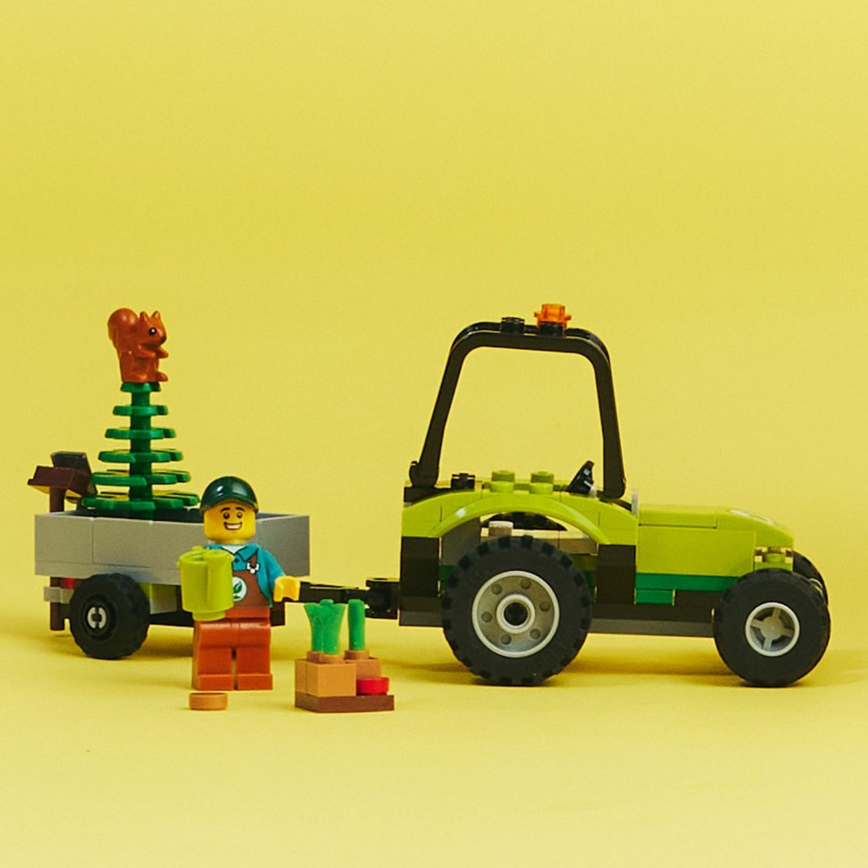 Конструктор LEGO City Трактор у парку 60390-