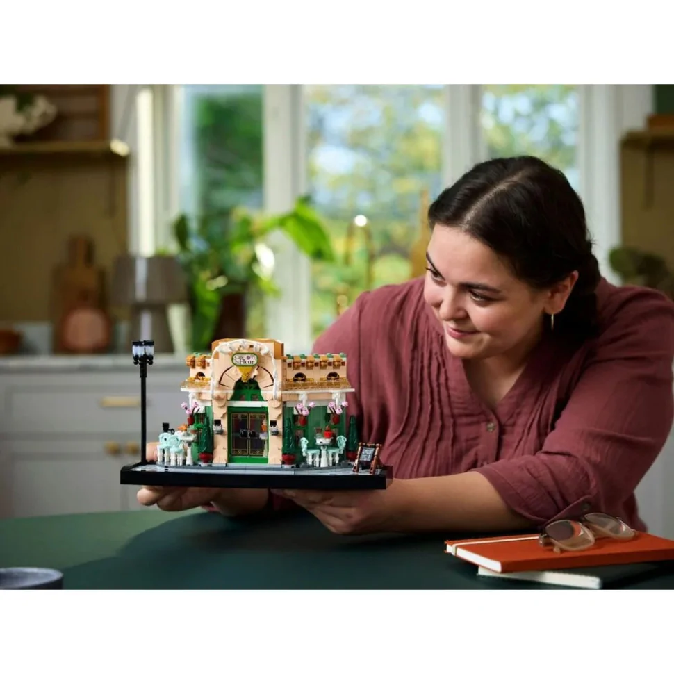 Конструктор LEGO Icons Французское кафе 10362, 1101 деталь