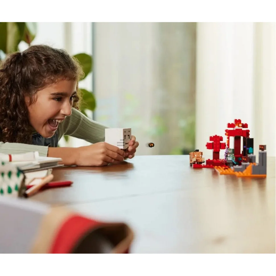 Конструктор Minecraft Засада у портала в Нижний мир LEGO 21255, 352 детали