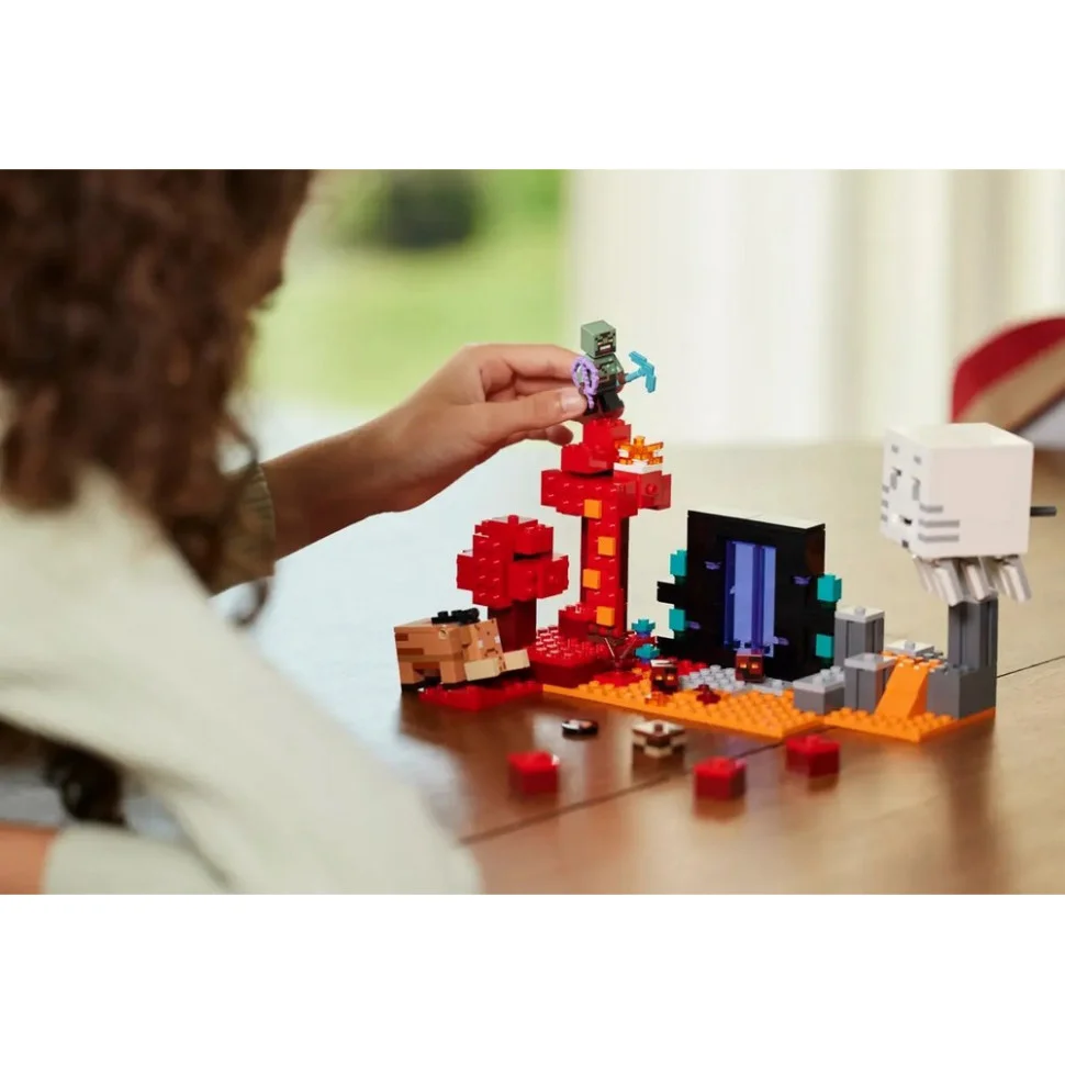 Конструктор Minecraft Засада у портала в Нижний мир LEGO 21255, 352 детали