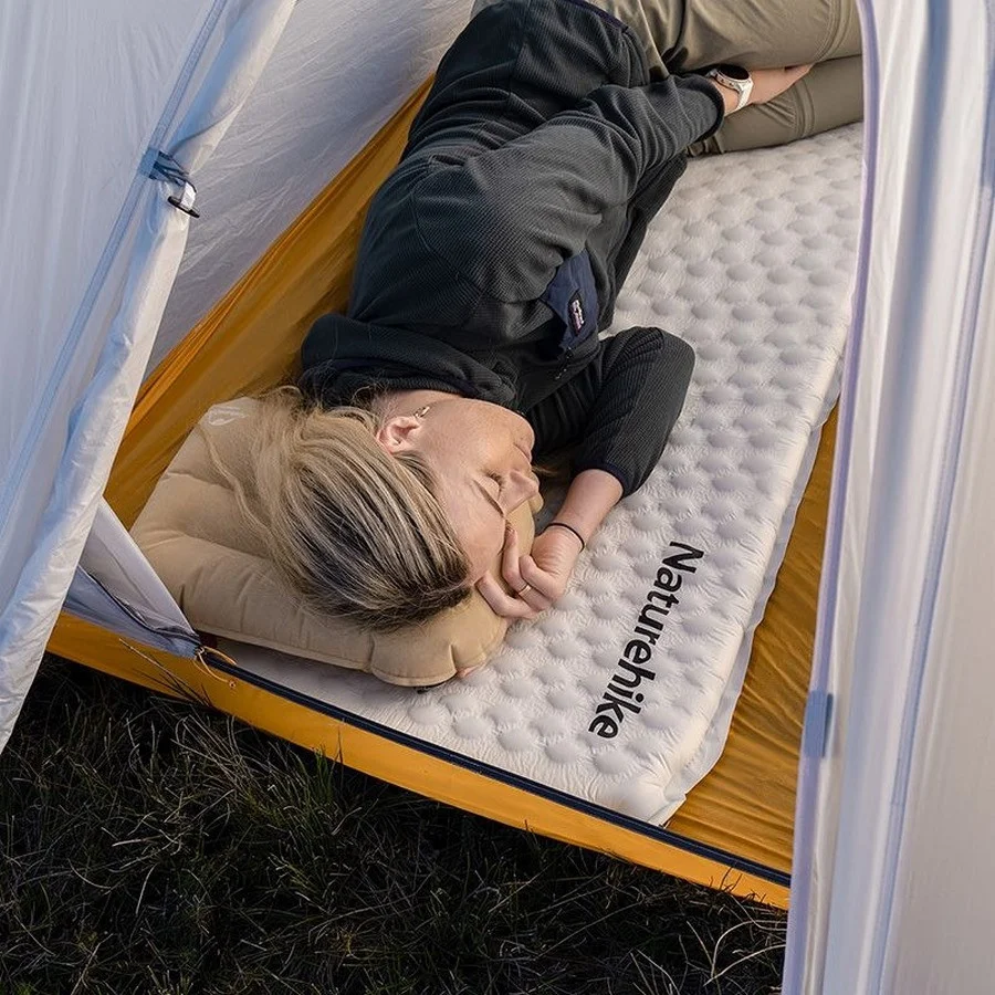 Самонадувний матрац надлегкий одномісний овальний CNK2300DZ013 Naturehike 6976023926983, 35 мм, світло-сірий