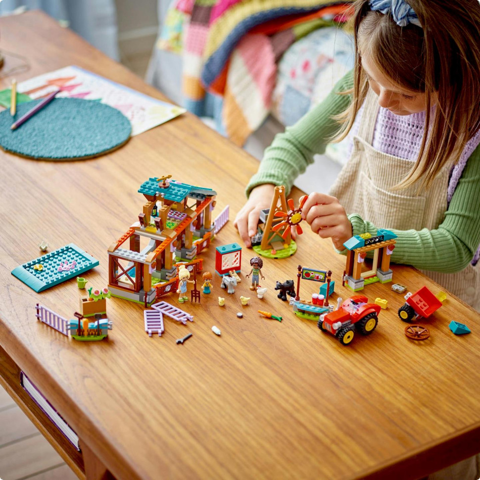 Конструктор Приют для сельскохозяйственных животных LEGO Friends 42617, 489 деталей 