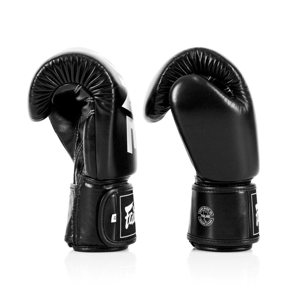 Боксерские перчатки BGV1-ONE Fairtex BGV1-ONE_12oz_Black 12 унций (бинты в комплекте)