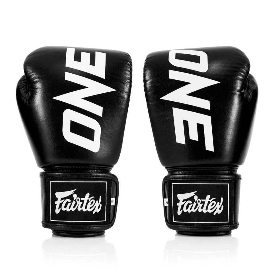 Боксерские перчатки BGV1-ONE Fairtex BGV1-ONE_14oz_Black 14 унций (бинты в комплекте)