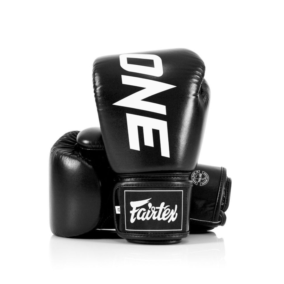 Боксерские перчатки BGV1-ONE Fairtex BGV1-ONE_16oz_Black 16 унций (бинты в комплекте)