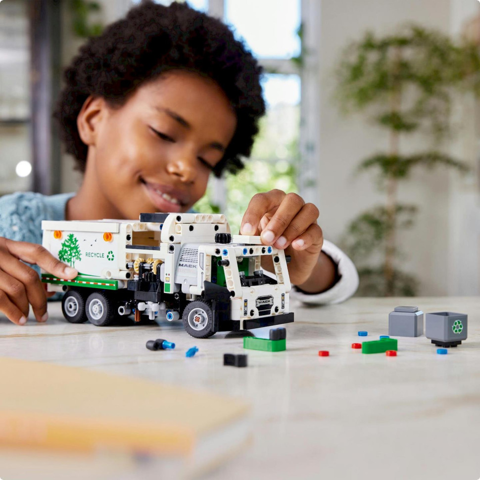 Конструктор Мусоровоз Mack LR Electric LEGO Technic 42167, 503 детали