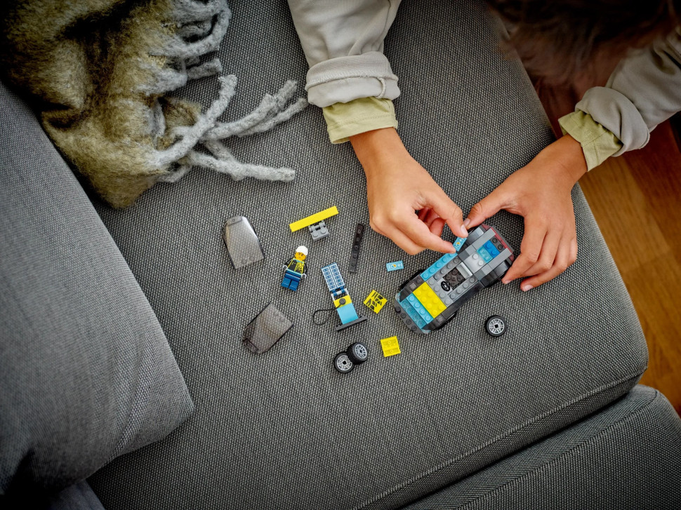 Конструктор LEGO City Електричний спортивний автомобіль 60383