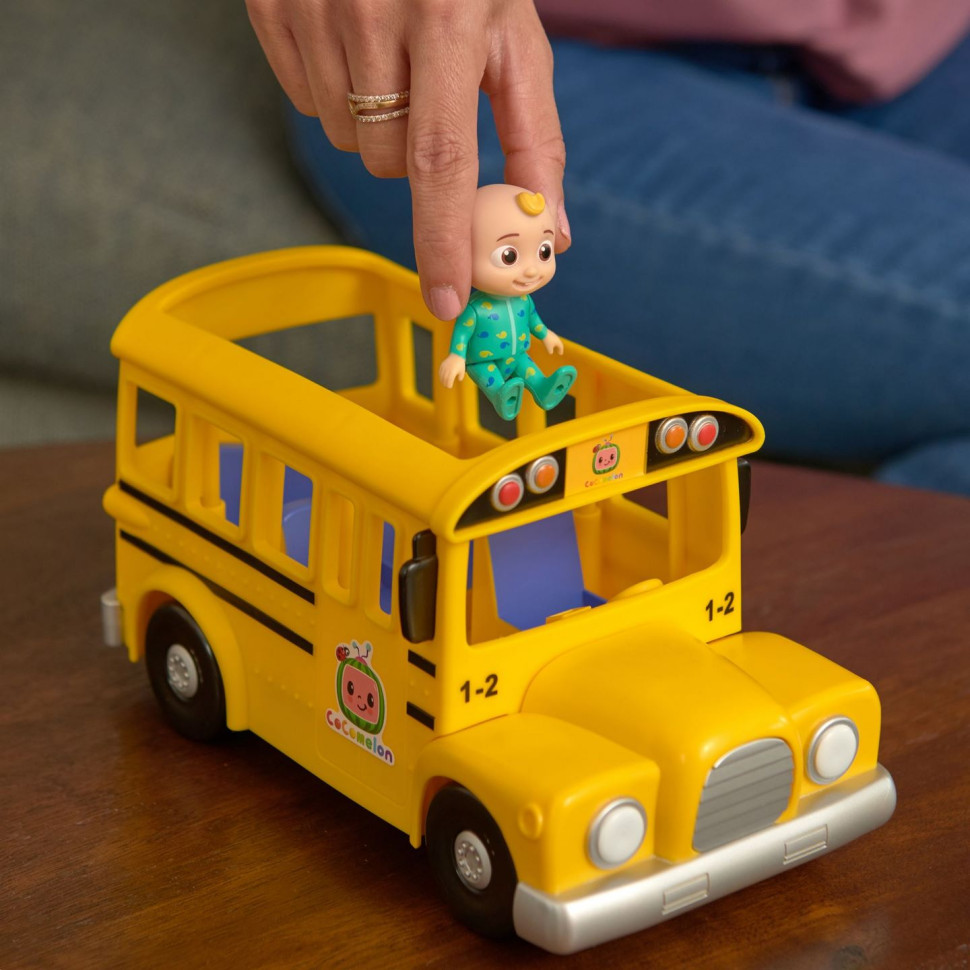 Автобус игрушечный CoComelon Feature Vehicle Желтый Школьный Автобус со звуком CMW0015
