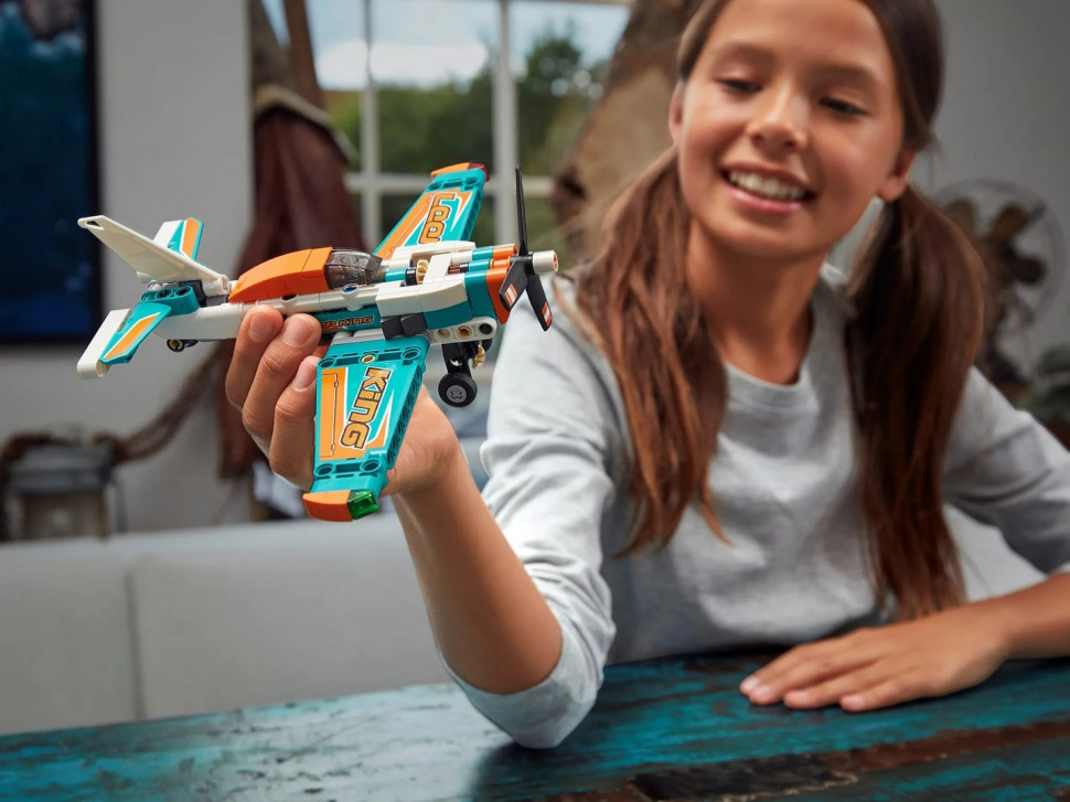 Конструктор LEGO Technic Спортивний літак 42117