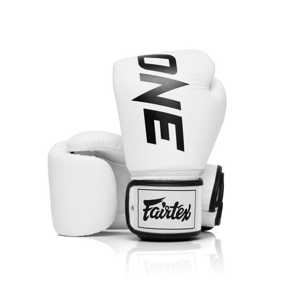 Боксерские перчатки BGV1-ONE Fairtex BGV1-ONE_12oz_White 12 унций (бинты в комплекте)