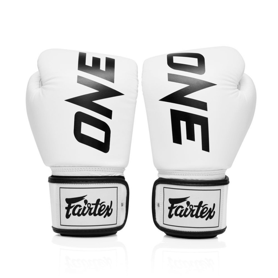Боксерские перчатки BGV1-ONE Fairtex BGV1-ONE_14oz_White 14 унций (бинты в комплекте)