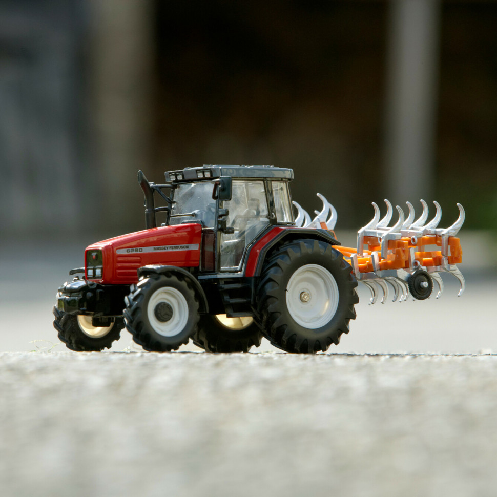 Модель Трактор Massey Ferguson 6290 Britains 43335B 1:32 з культиватором 