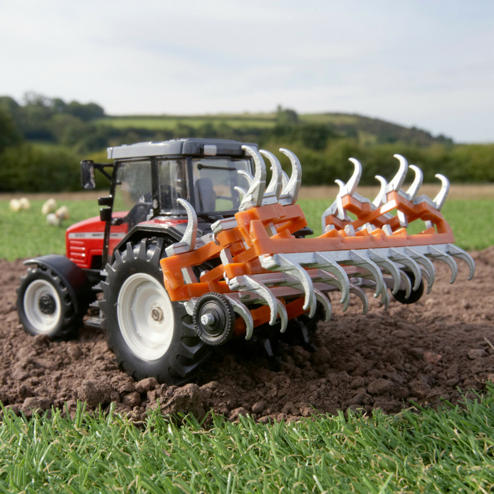 Модель Трактор Massey Ferguson 6290 Britains 43335B 1:32 з культиватором 