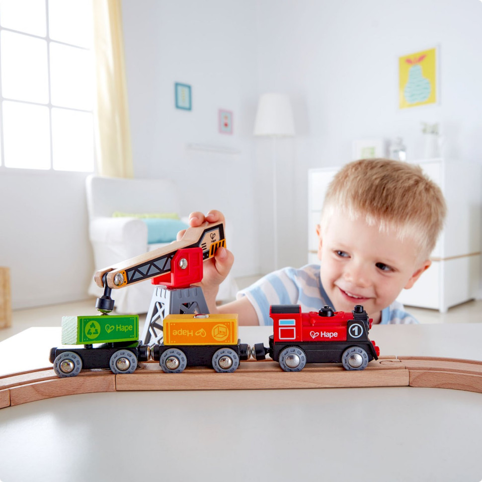 Игрушечная железная дорога Доставка грузов Hape E3731 на батарейках