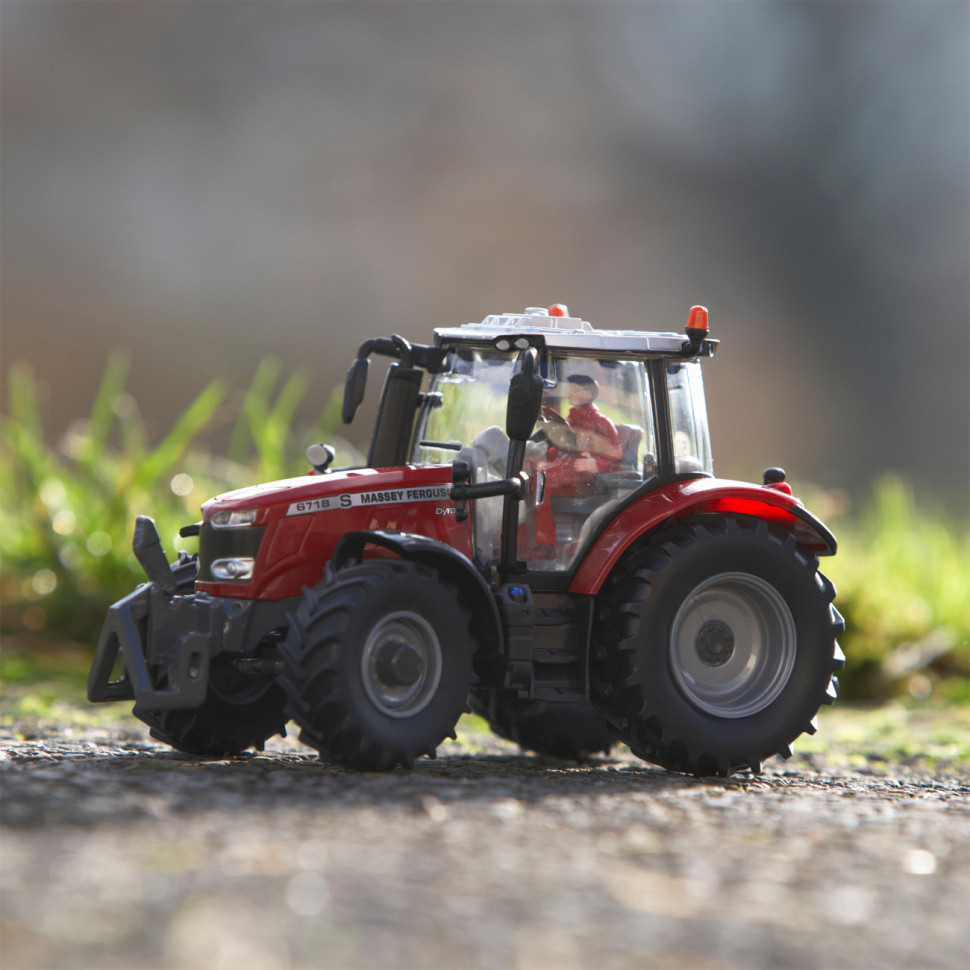 Модель Трактор Massey Ferguson 6718 S Britains 43235B масштаб 1:32