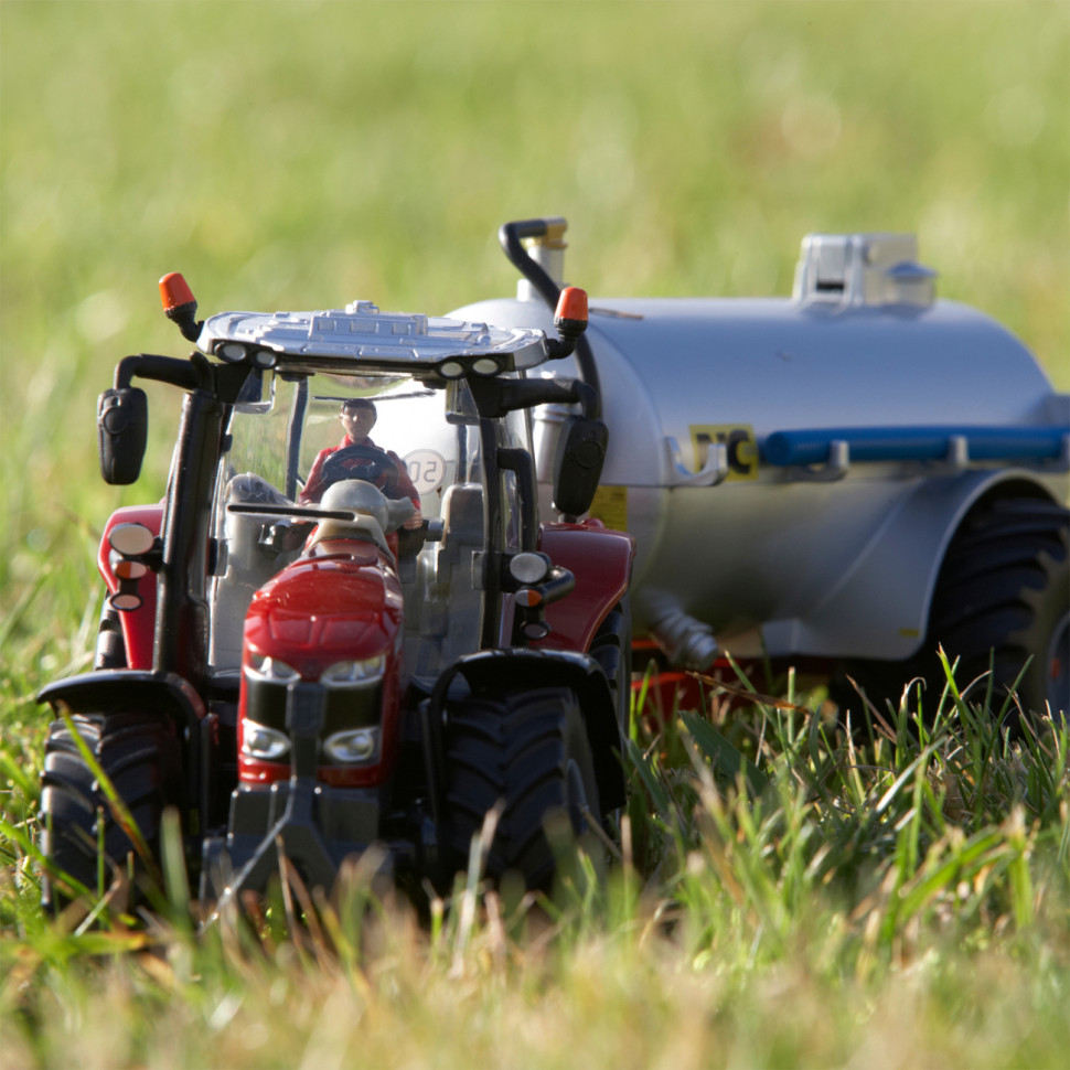 Модель Трактор Massey Ferguson 6718 S Britains 43235B масштаб 1:32