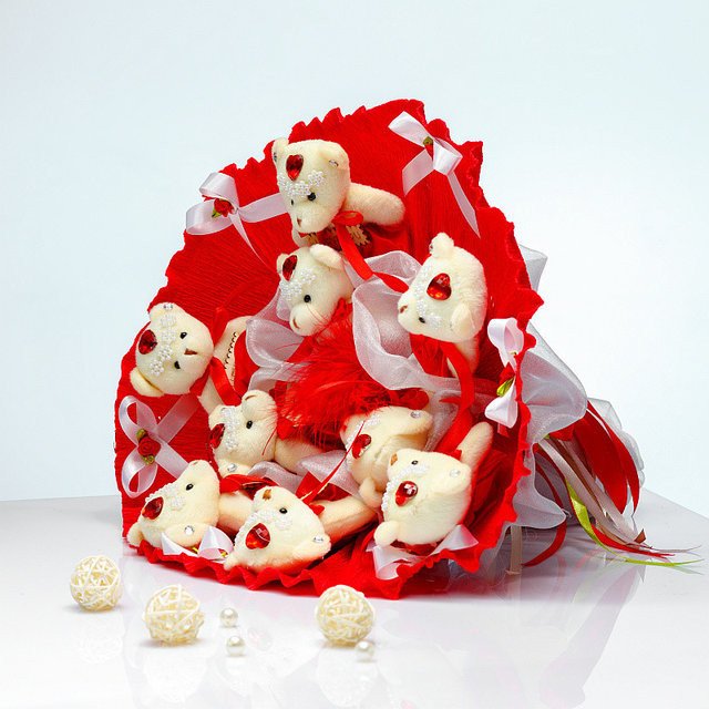 Букет из игрушек Мишки 9 в красном с бантами 5176IT