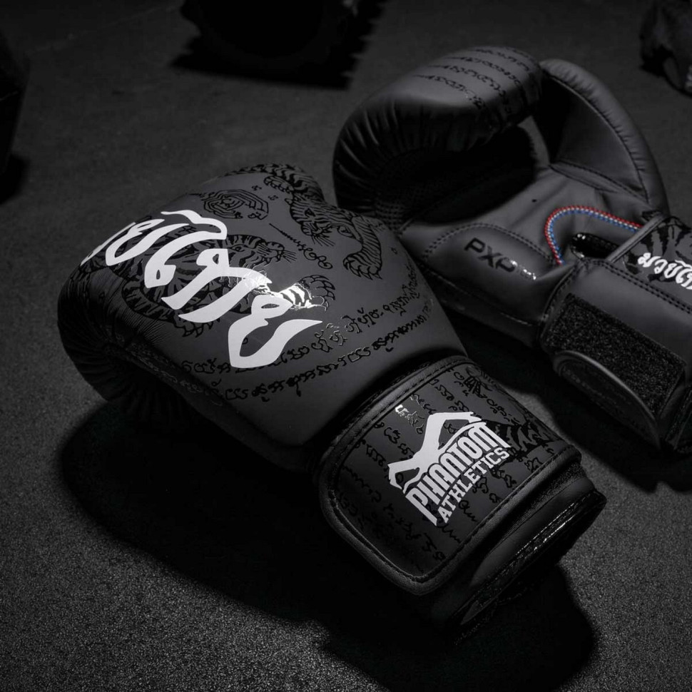 Боксерские перчатки Muay Thai Phantom PHBG2329-14 Black 14 oz