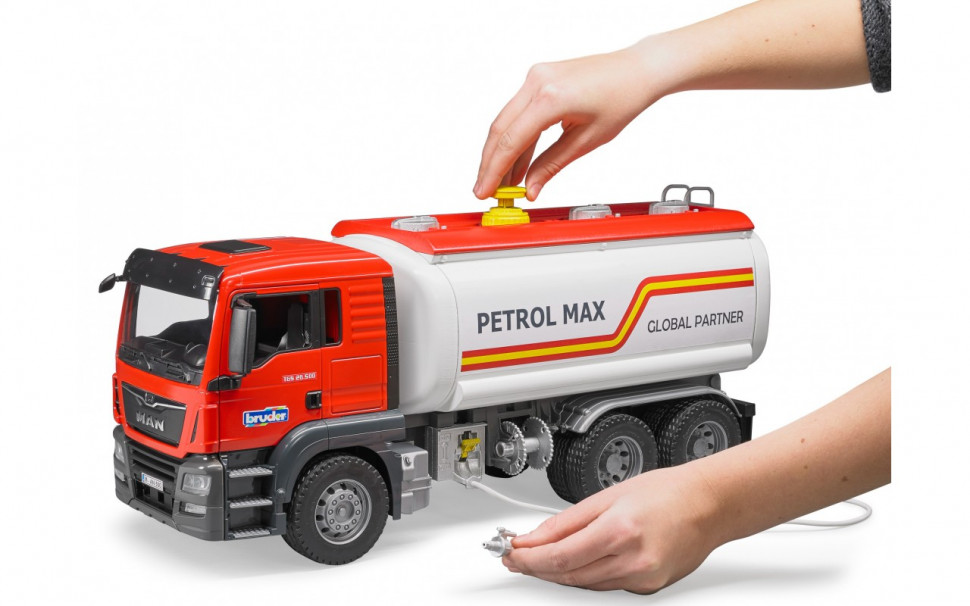 Модельки машинок - паливовіз MAN TGS, М1: 16 03 775