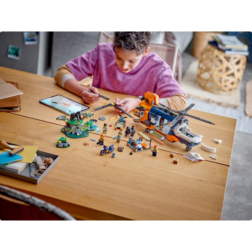 Конструктор LEGO City Вертолет в базовом лагере для исследования джунглей 60437, 881 деталь 