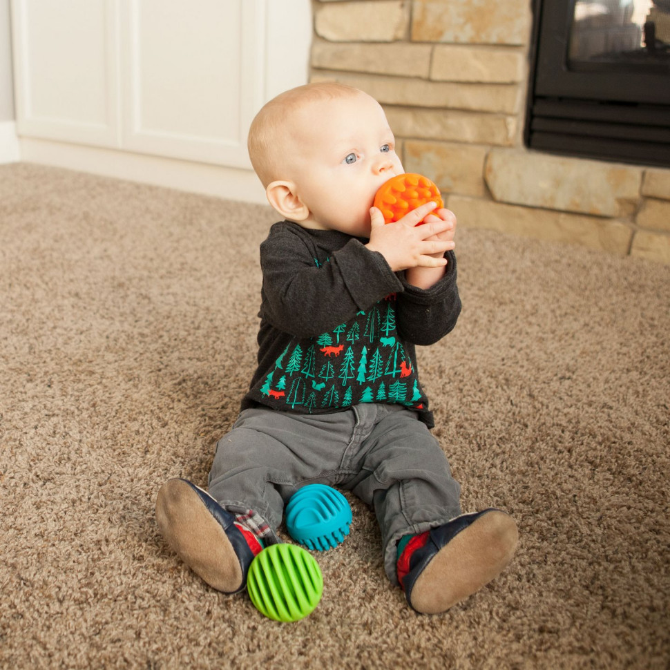 Прорезыватель-погремушка Сенсорные шары Fat Brain Toys F161ML Sensory Rollers