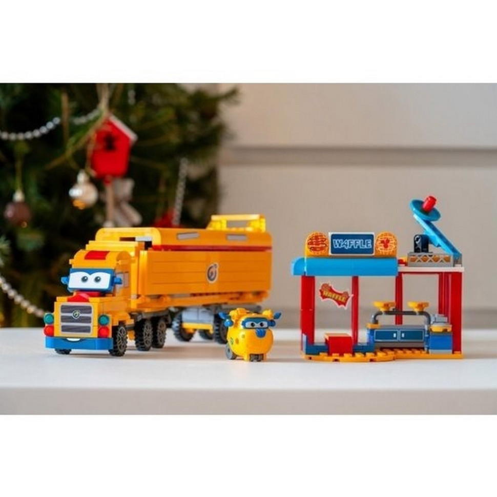 Конструктор Super Wings Small Blocks Buildable Vehicle Set грузовик и магазин EU385008