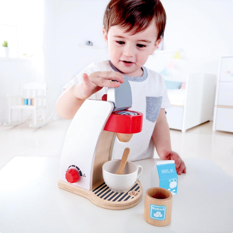 Іграшкова кавоварка Hape E3146 з чашкою та аксесуарами