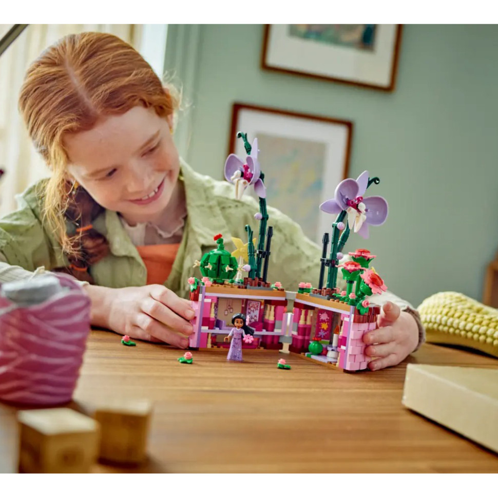 Конструктор LEGO Disney Princess Цветочный горшок Изабеллы 43237, 641 деталь
