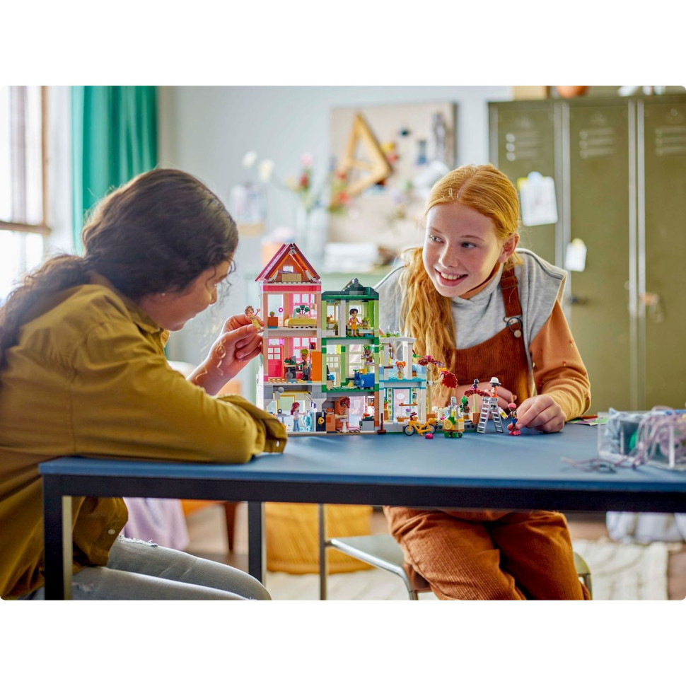 Конструктор LEGO Friends Хартлейк-Сити. Квартиры и магазины 42670, 2040 деталей