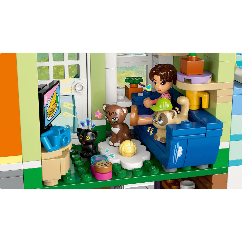 Конструктор LEGO Friends Хартлейк-Сити. Квартиры и магазины 42670, 2040 деталей