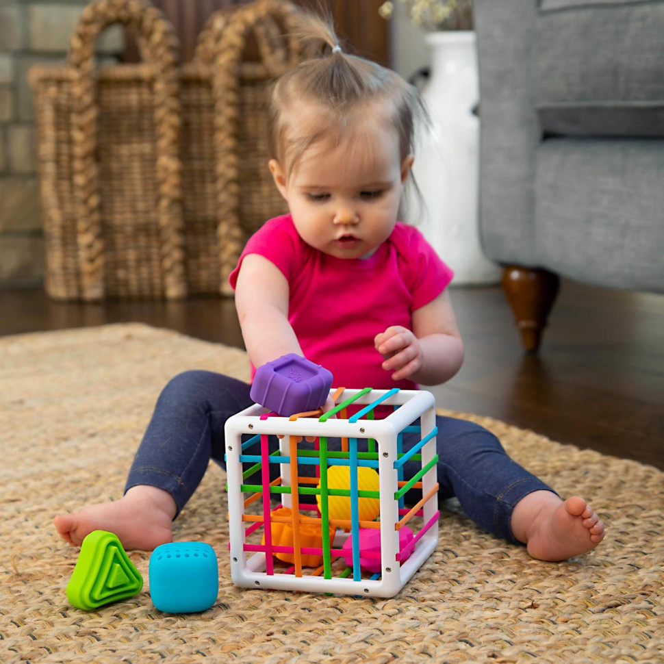 Сортер-куб со стенками-шнурочками Fat Brain Toys F251ML InnyBin