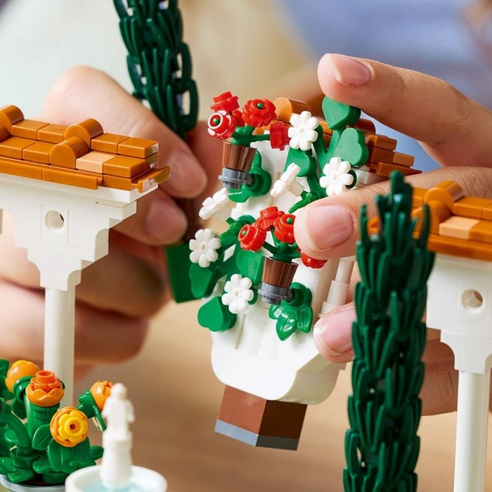 Конструктор Icons Сад фонтанів LEGO 10359LG 1302 деталі