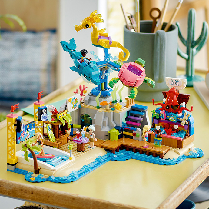 Конструктор LEGO Friends Пляжный парк развлечений 41737, 1348 деталей