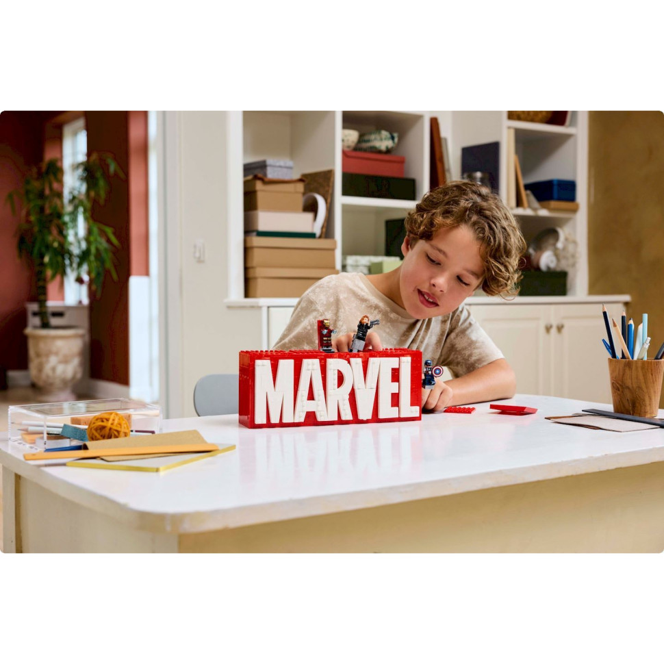 Конструктор LEGO Super Heroes Логотип і мініфігурки MARVEL 76313, 931 деталь 
