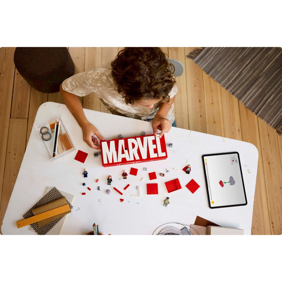 Конструктор LEGO Super Heroes Логотип і мініфігурки MARVEL 76313, 931 деталь 