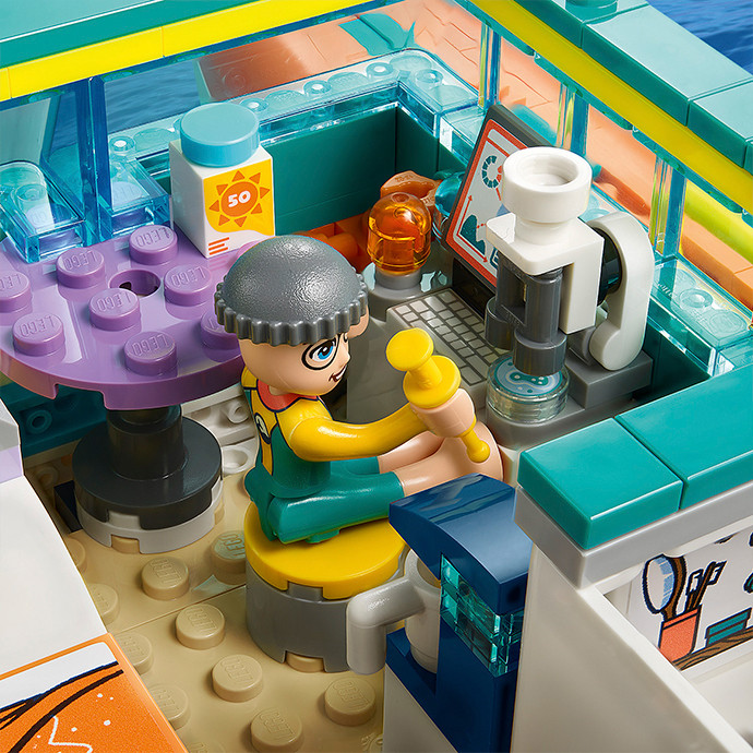 Конструктор LEGO Friends Лодка морской спасательной бригады 41734, 717 деталей