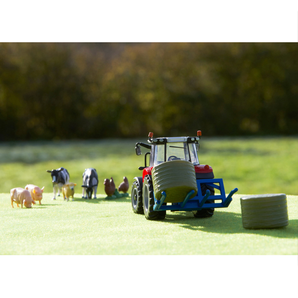 Игровой набор Модель трактор Massey Ferguson 5612 Britains 43205B 1:32 с вилами и фигурками