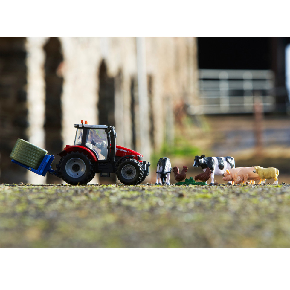 Игровой набор Модель трактор Massey Ferguson 5612 Britains 43205B 1:32 с вилами и фигурками