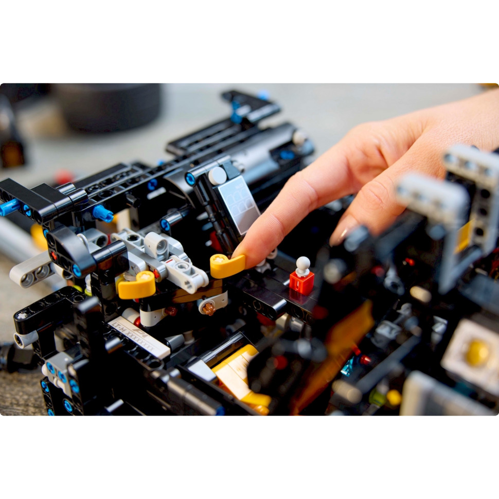 Конструктор LEGO Technic McLaren P1 42172, 3893 детали