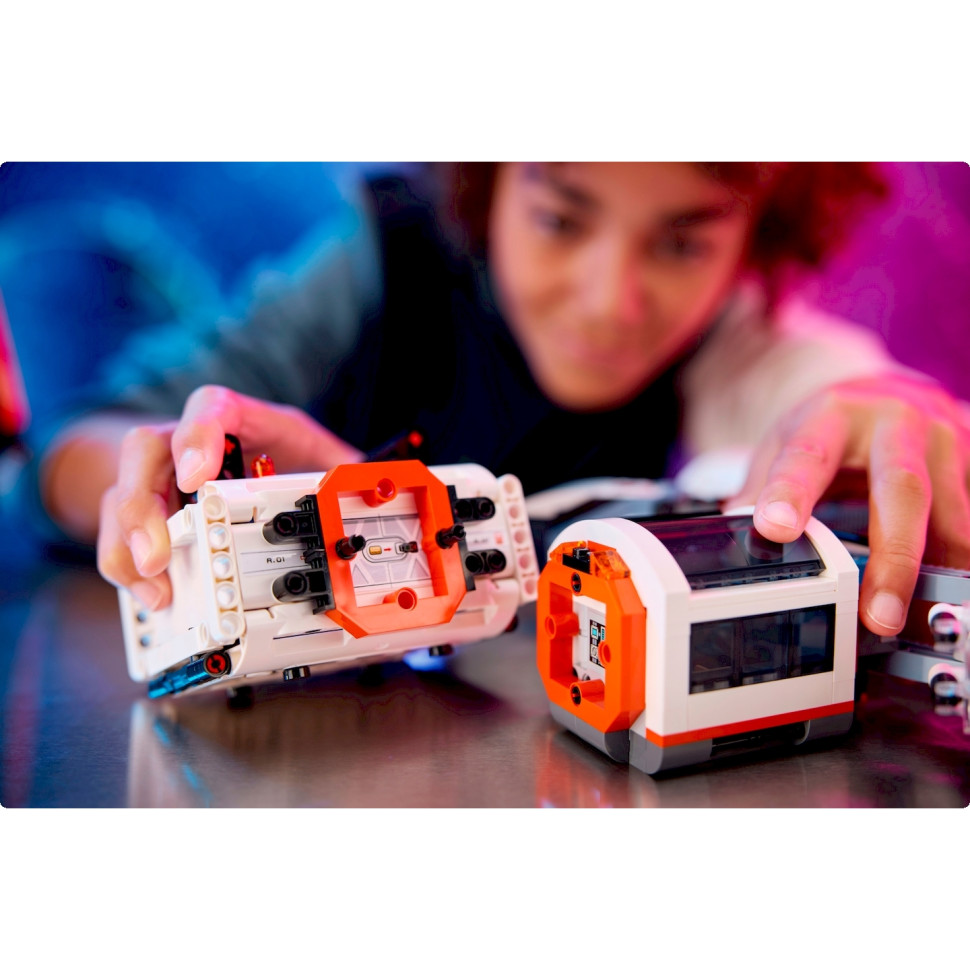 Конструктор LEGO Technic Грузовой космический корабль VTOL LT81 42181, 1365 деталей