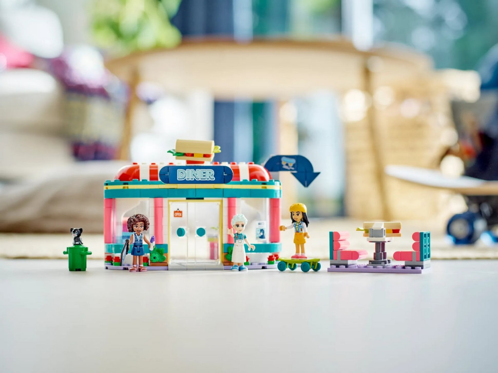 Конструктор LEGO Friends Хартлейк Сити: ресторанчик в центре города 41728