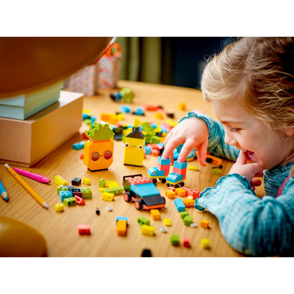 Конструктор Classic Творческое неоновое веселье LEGO 11027, 333 детали