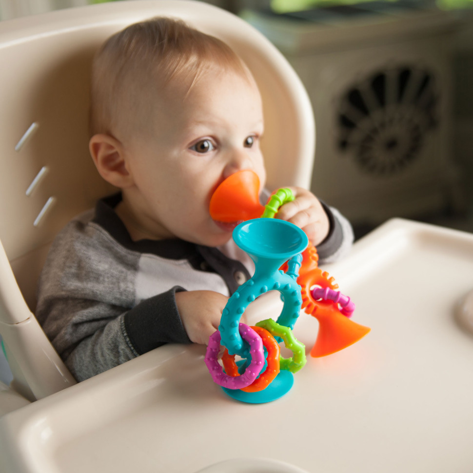 Прорізувач-брязкальце pipSquigz Loops Fat Brain Toys FA165-1 на присосках, помаранчевий