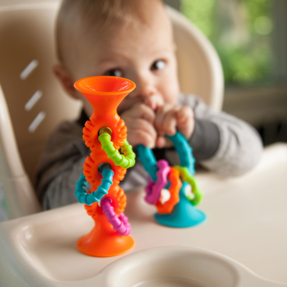 Прорізувач-брязкальце pipSquigz Loops Fat Brain Toys FA165-1 на присосках, помаранчевий