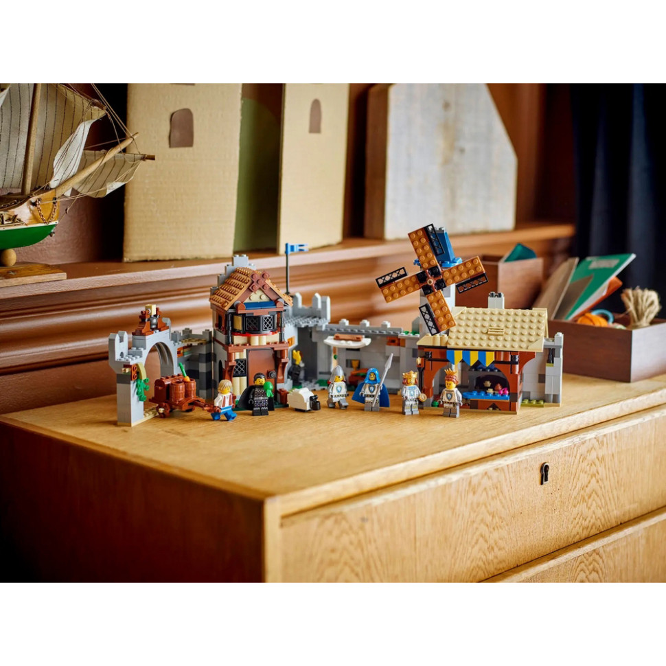 Конструктор Creator Середньовічний замок із лицарем на коні LEGO 31168, 1371 деталь