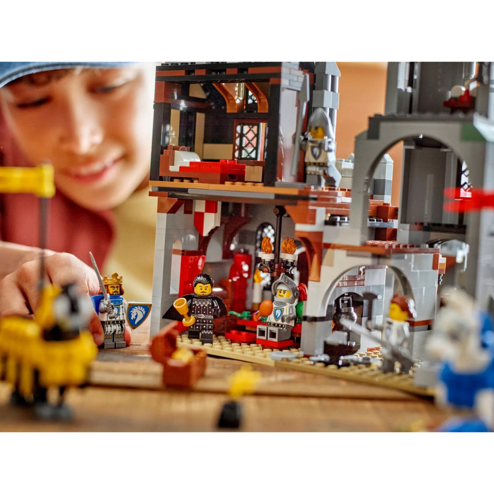 Конструктор Creator Середньовічний замок із лицарем на коні LEGO 31168, 1371 деталь