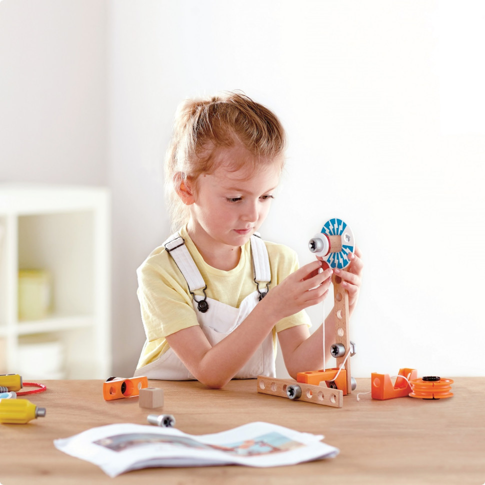 Конструктор Junior Inventor Магнитная лаборатория Hape E3033, 34 детали