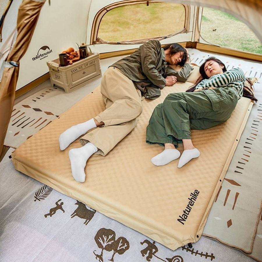 Самонадувний килимок двомісний з подушкою CNK2300DZ014 Naturehike 6976023927058, 30 мм, бежевий
