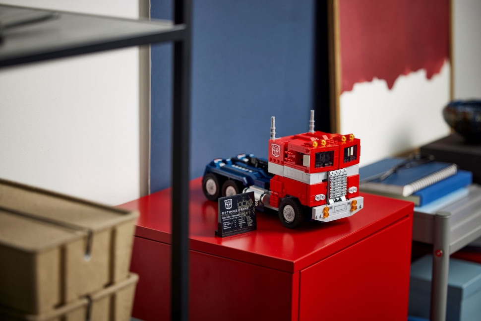 Конструктор LEGO Icons Optimus Prime 10302