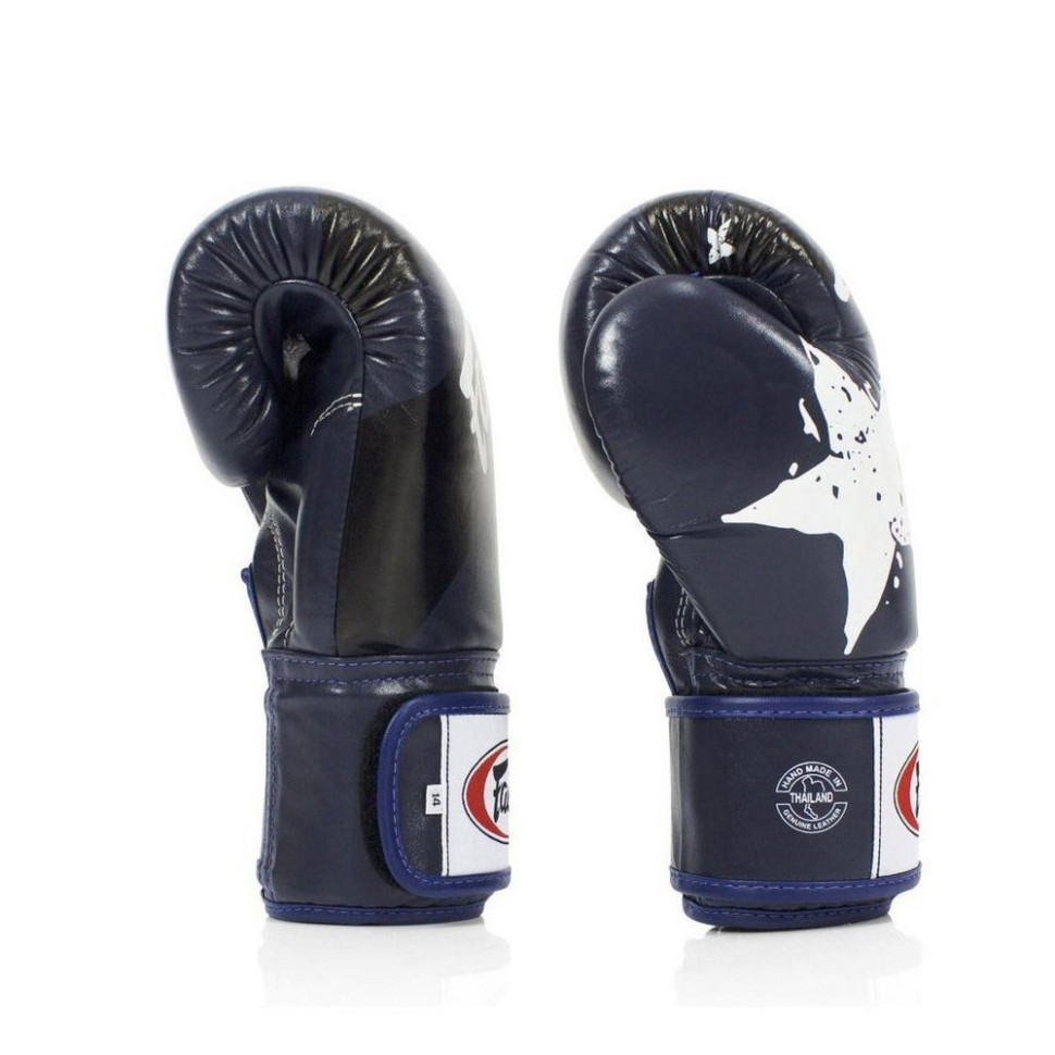 Боксерские перчатки BGV1 Nation Print Fairtex BGV1_Print_10oz_Blue 10 унций (бинты в комплекте)